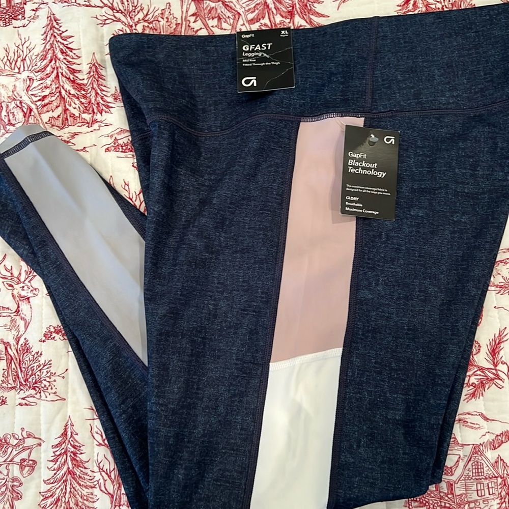 GapFit compression leggings. NWT